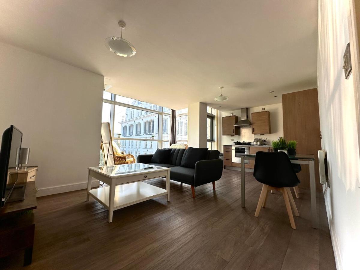 Birmingham Prime Location Stunning Apartment Floor-To-Ceiling Windows Exterior photo
