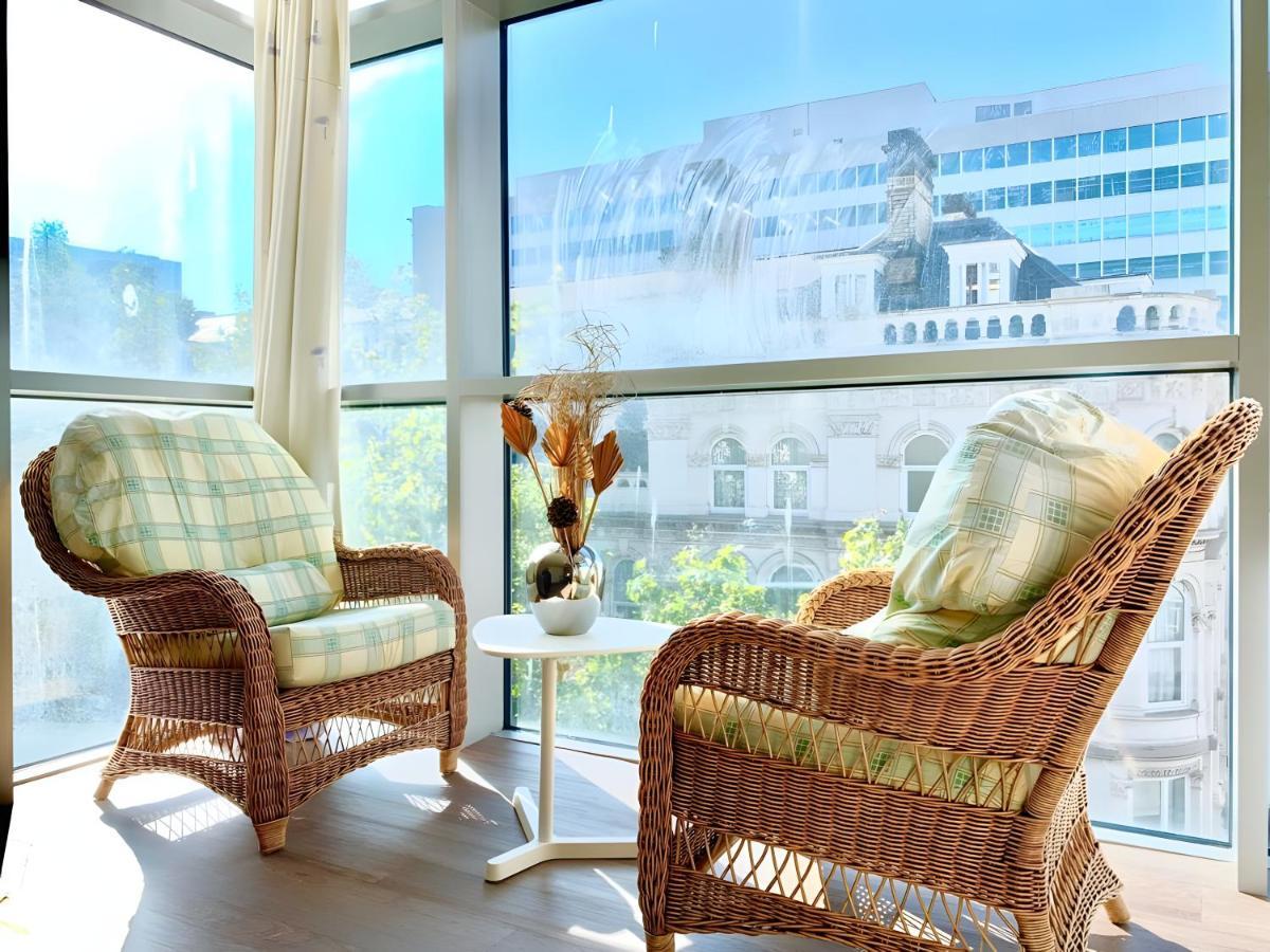 Birmingham Prime Location Stunning Apartment Floor-To-Ceiling Windows Exterior photo